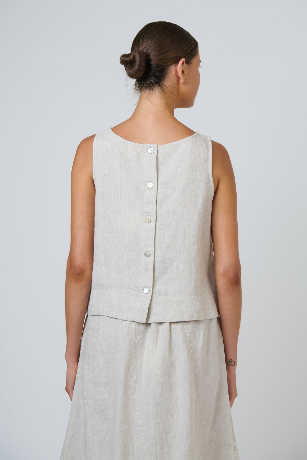 GA716 LINEN SLEEVELESS TOP