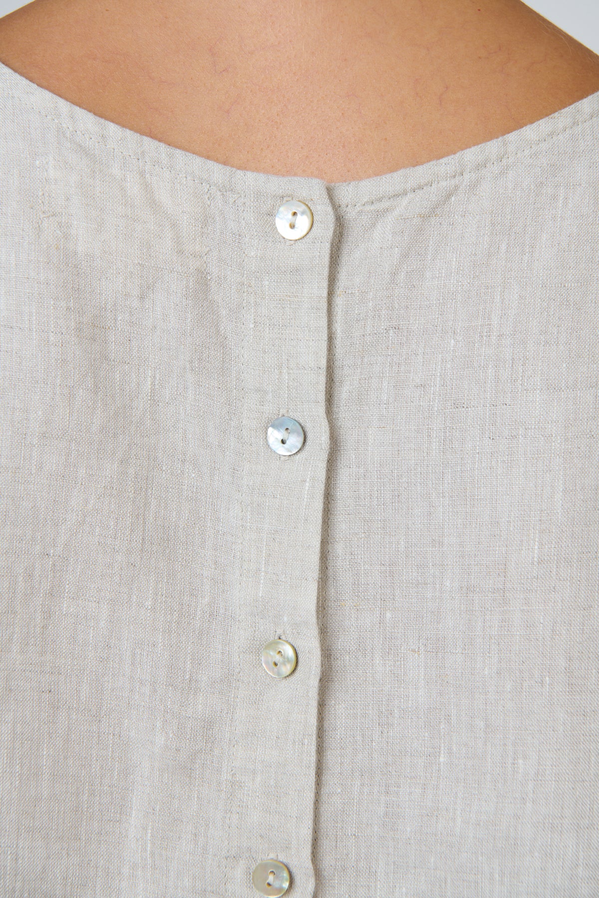 GA729 LINEN V NECK TOP