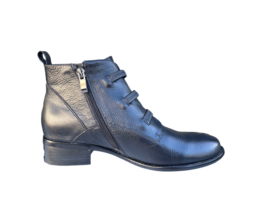 DJANGO & JULIETTE CLEMENS