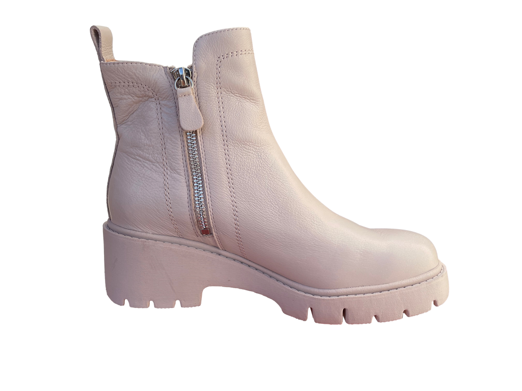 DJANGO & JULIETTE UMEE