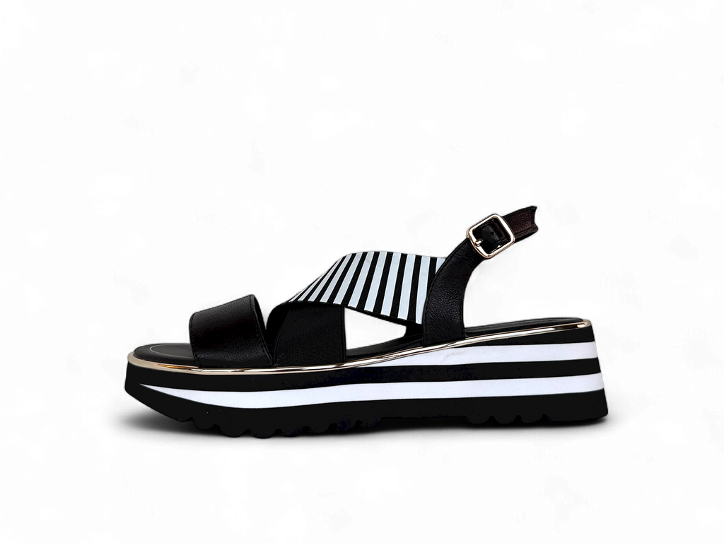 DJANGO & JULIETTE HUNTERS