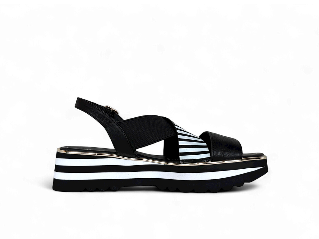 DJANGO & JULIETTE HUNTERS