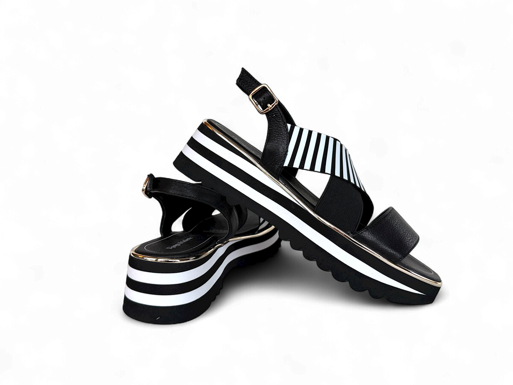 DJANGO & JULIETTE HUNTERS