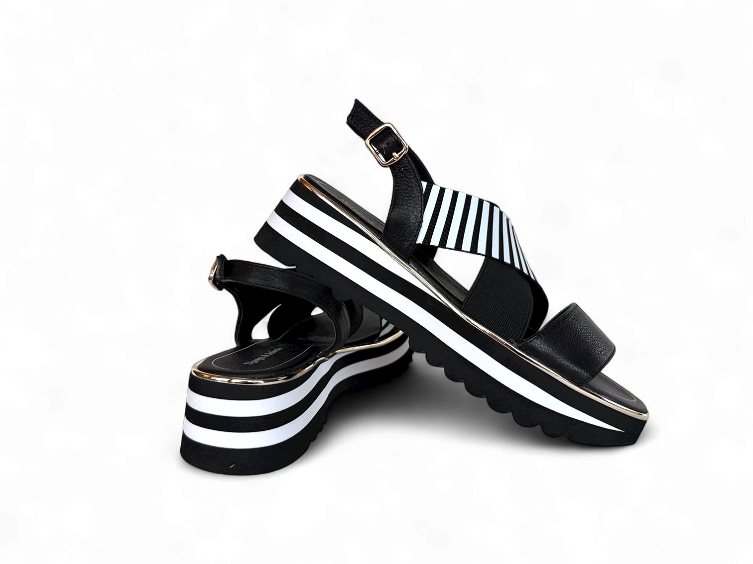 DJANGO & JULIETTE HUNTERS