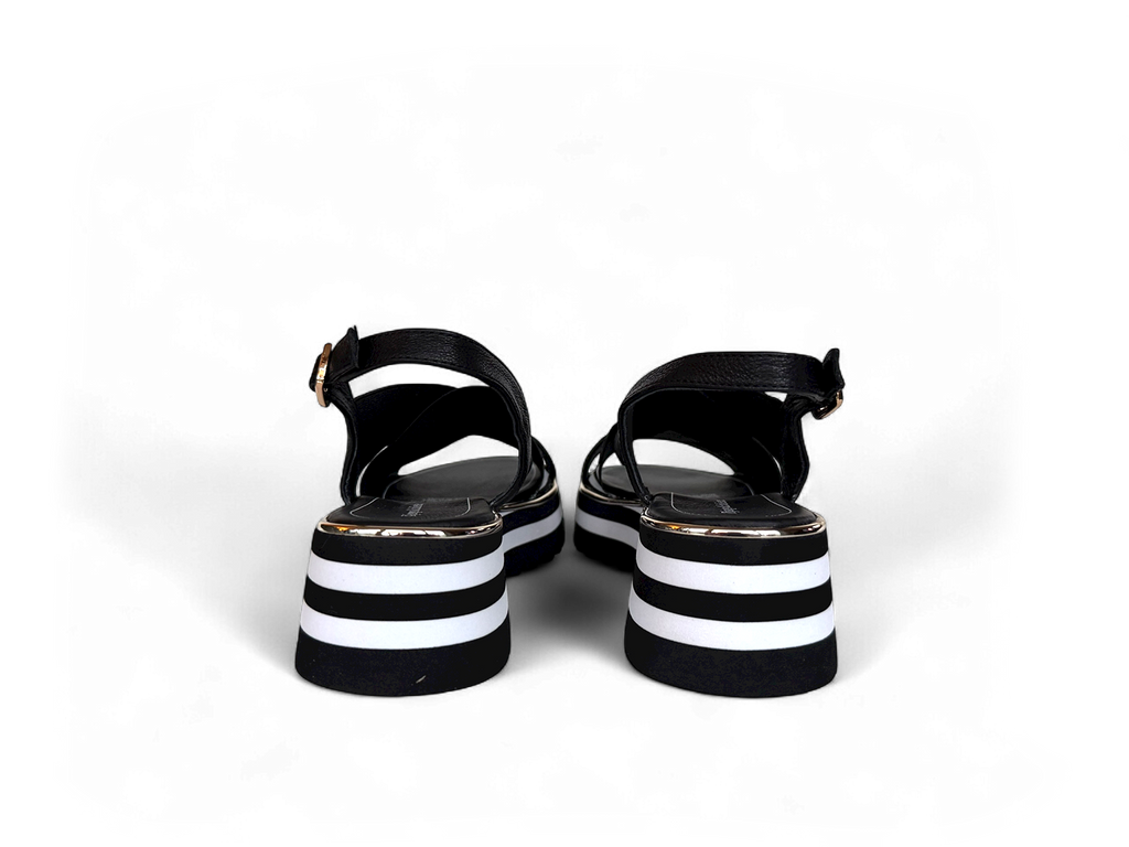 DJANGO & JULIETTE HUNTERS